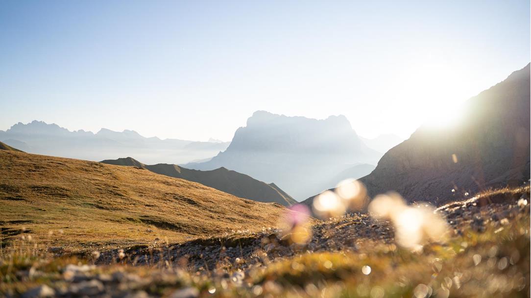sonnenaufgang-wanderung-tierser-alpl-tiers-seiser-alm-rosengarten-dolomiten-suedtirol-sommer-2023-lena-sulzenbacher-01