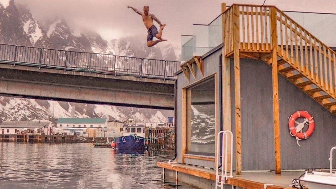 svinoya-lodge-schwimmende-sauna