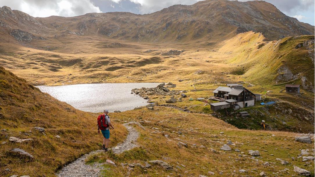 wanderung-karnischer-hoehenweg-obstanserseehuette-grosses-kinigat-pfannspitze-osttirol-september-sommer-2023-lena-sulzenbacher-14
