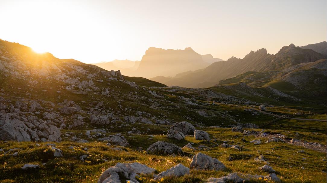 sonnenaufgang-wanderung-monte-petz-schlern-schlernhaus-seiser-alm-rosengarten-dolomiten-suedtirol-sommer-2025-lena-sulzenbacher-01