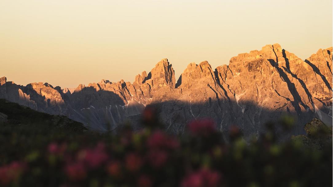 sonnenaufgang-wanderung-karnischer-hoehenweg-heimkehrerkreuz-sextener-dolomiten-osttirol-juli-sommer-2020-lena-sulzenbacher-21