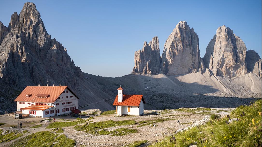 sonnenaufgang-drei-zinnen-dolomiten-suedtirol-juli-sommer-2023-lena-sulzenbacher-05