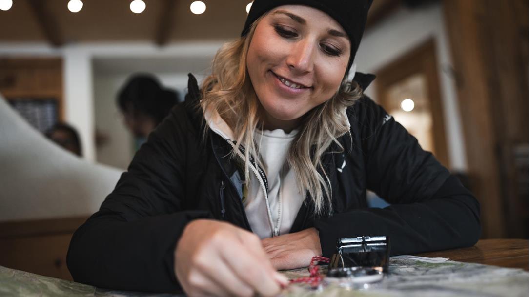 wanderkarte-orientierung-bussole-kompass-tourenplanung-wanderfuehrer-wanderguide-herbst-2024-susanne-haas-02