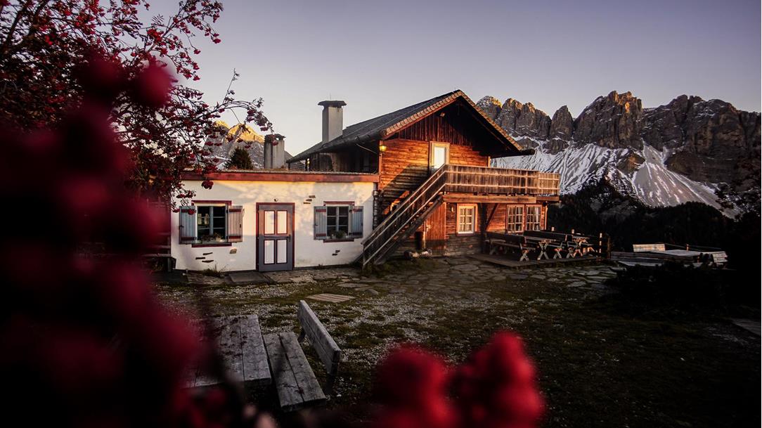 wanderung-grosses-dolomitenkino-schatzerhuette-suedtirol-november-herbst-2019-lena-sulzenbacher