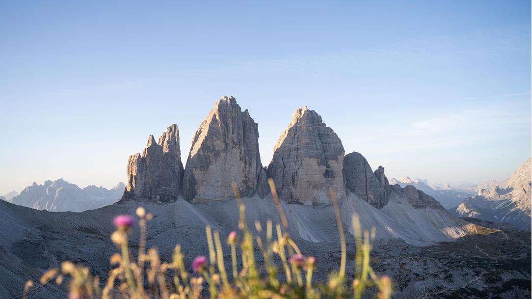 sonnenaufgang-wanderung-drei-zinnen-dolomiten-suedtirol-juli-sommer-2023-lena-sulzenbacher-01