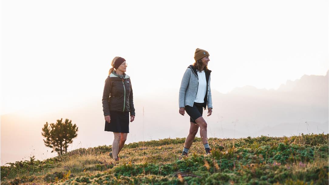 wanderung-sonnenaufgang-models-wandergaeste-wuerzjoch-dolomiten-suedtirol-august-sommer-2024-lena-sulzenbacher-09