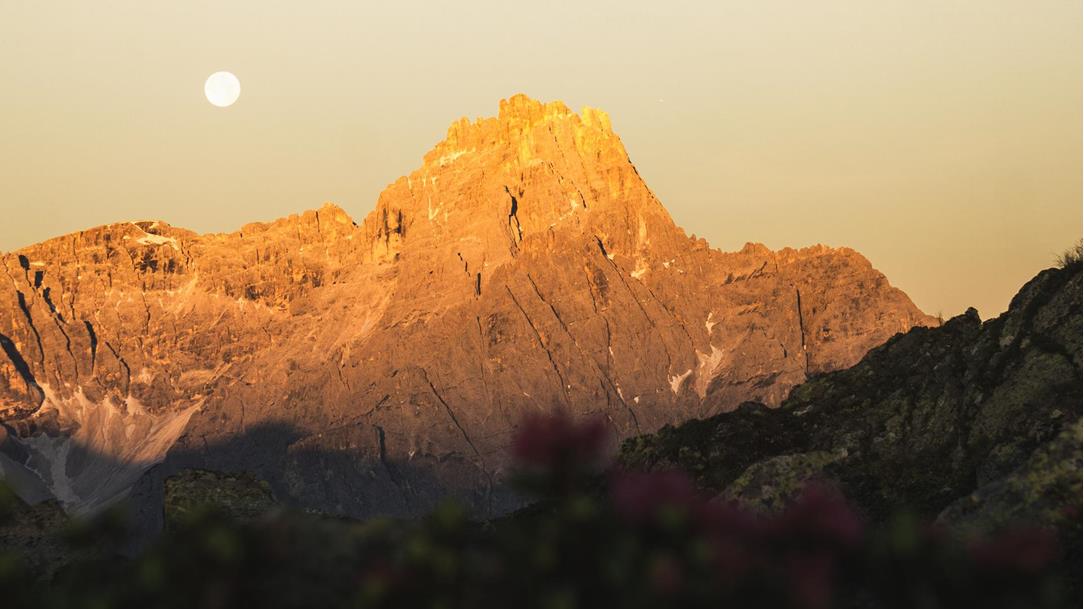 sonnenaufgang-wanderung-karnischer-hoehenweg-heimkehrerkreuz-sextener-dolomiten-osttirol-juli-sommer-2020-lena-sulzenbacher-20