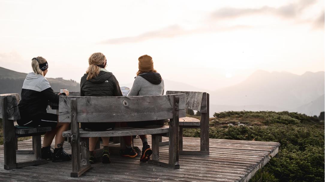 wanderung-sonnenaufgang-models-wandergaeste-wuerzjoch-dolomiten-suedtirol-august-sommer-2024-lena-sulzenbacher-04