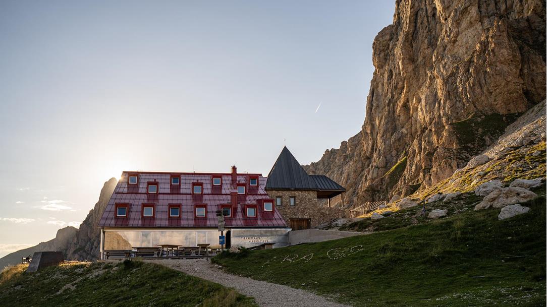 sonnenuntergang-wanderung-tierser-alpl-tiers-seiser-alm-rosengarten-dolomiten-suedtirol-sommer-2023-lena-sulzenbacher-02