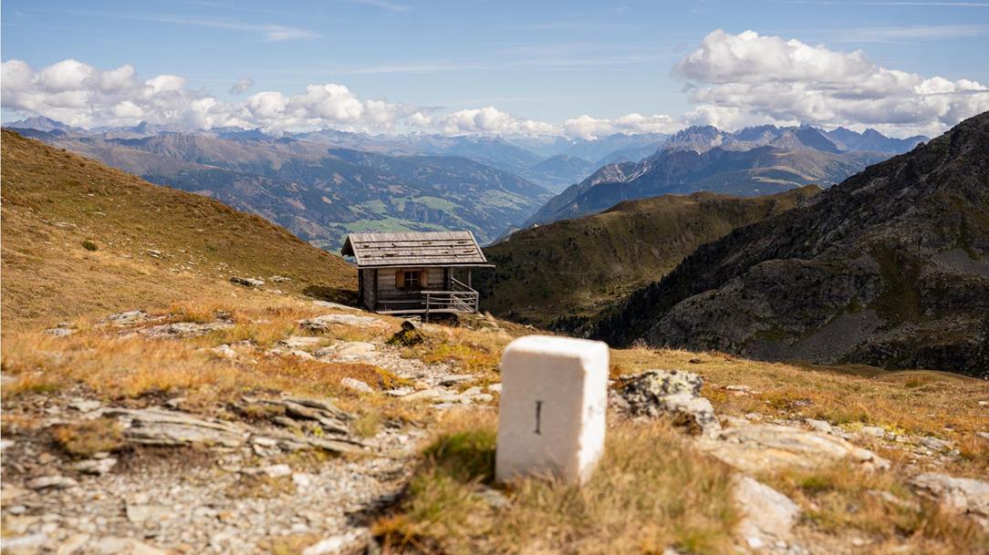 wanderung-karnischer-hoehenweg-sextener-dolomiten-helm-suedtirol-osttirol-september-sommer-2025-lena-sulzenbacher-04
