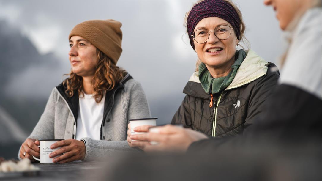 wanderung-sonnenaufgang-models-wandergaeste-wuerzjoch-dolomiten-suedtirol-august-sommer-2024-lena-sulzenbacher-01