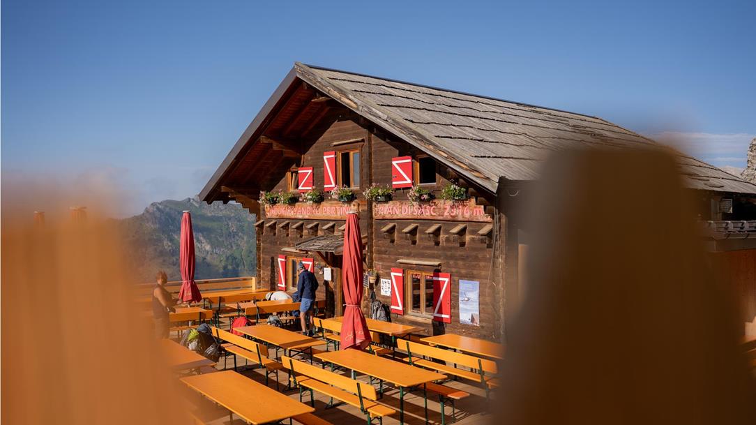 wanderung-grosses-dolomitenkino-rifugio-pertini-schlernhaus-val-di-fassa-suedtirol-juli-sommer-2025-lena-sulzenbacher-04[2]