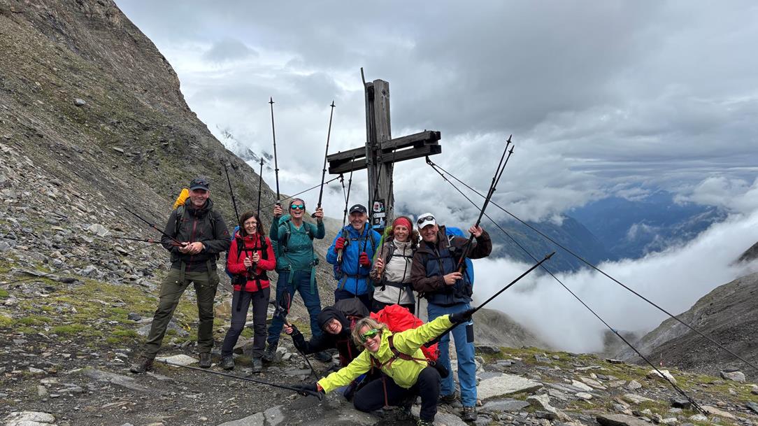 bwf-transalp-gruppe-am-gipfelkreuz