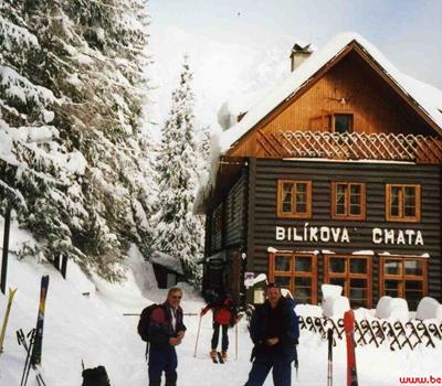 Vor einer Unterkunft