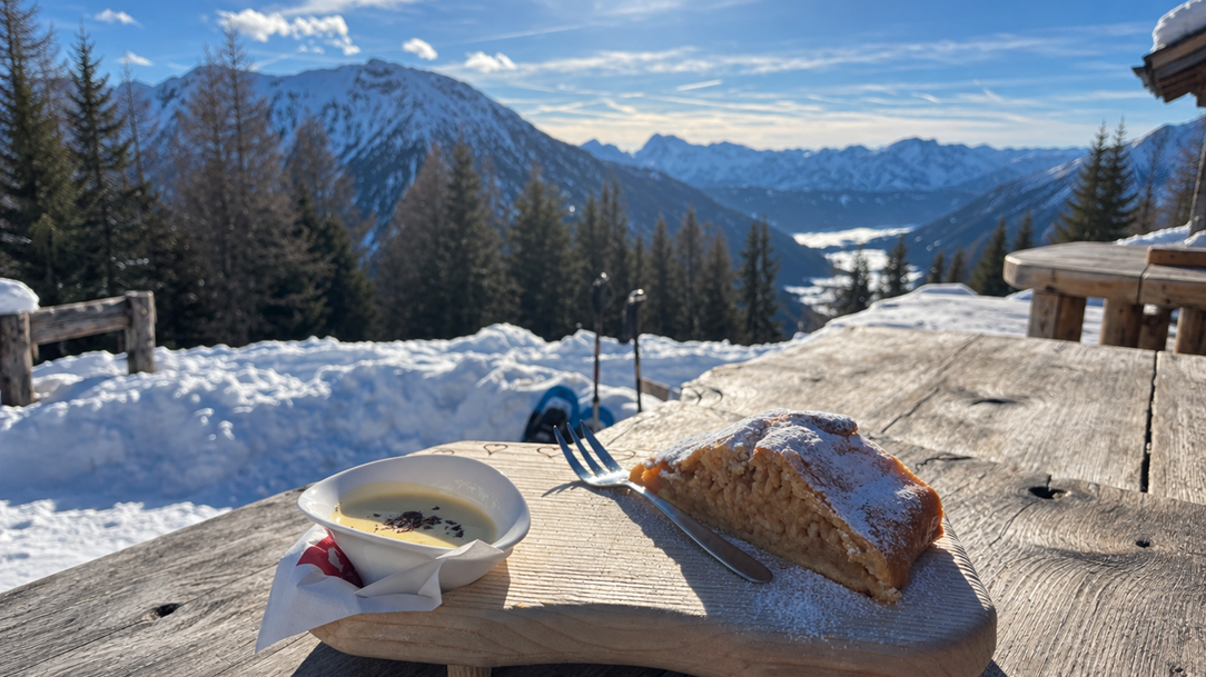 1 Apfelstrudel auf der Uwaldalm