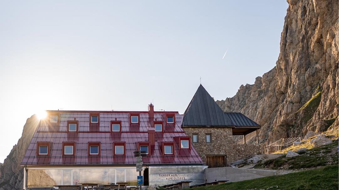 sonnenuntergang-wanderung-tierser-alpl-tiers-seiser-alm-rosengarten-dolomiten-suedtirol-sommer-2023-lena-sulzenbacher-01