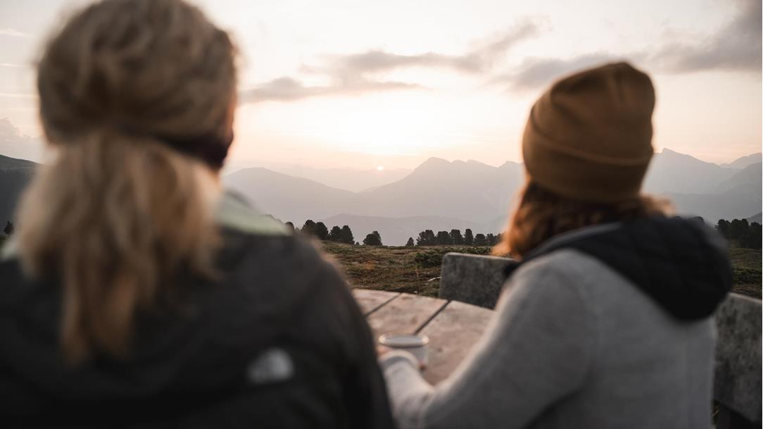 wanderung-sonnenaufgang-models-wandergaeste-wuerzjoch-dolomiten-suedtirol-august-sommer-2024-lena-sulzenbacher-03
