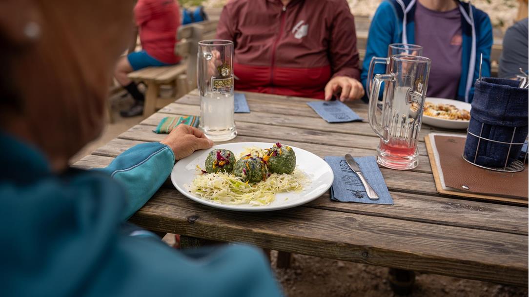 wanderung-rotwandhuette-knoedel-rosengarten-dolomiten-suedtirol-sommer-2025-lena-sulzenbacher-01