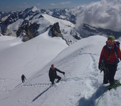 aufstieg-zum-schwarzenstein-mit-kurs-anseilen-am-gletscher-2
