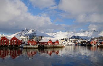 Skitouren Lofoten – Wo Gipfel im Meer versinken