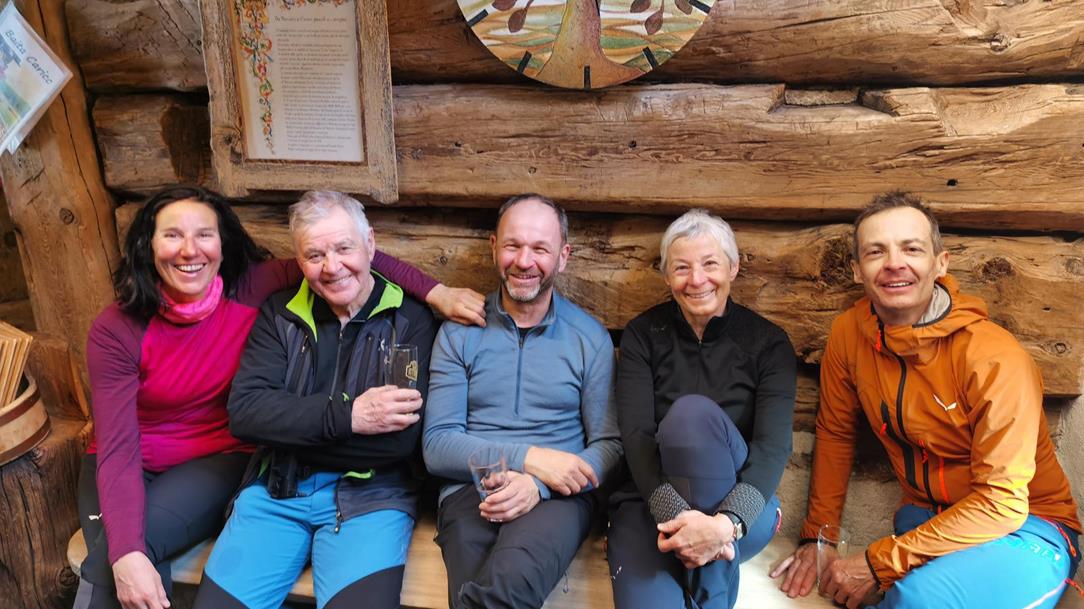 Group Picture in the Hut