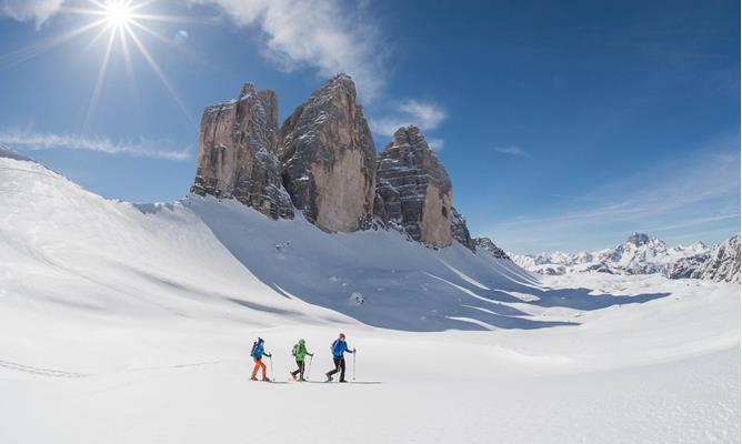 Schneeschuhwandern im Banne der Drei Zinnen