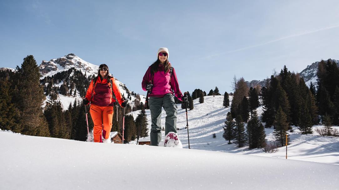 schneeschuhwandern-villnoesser-geisler-villnoesstal-suedtirol-februar-winter-2025-lena-sulzenbacher-01