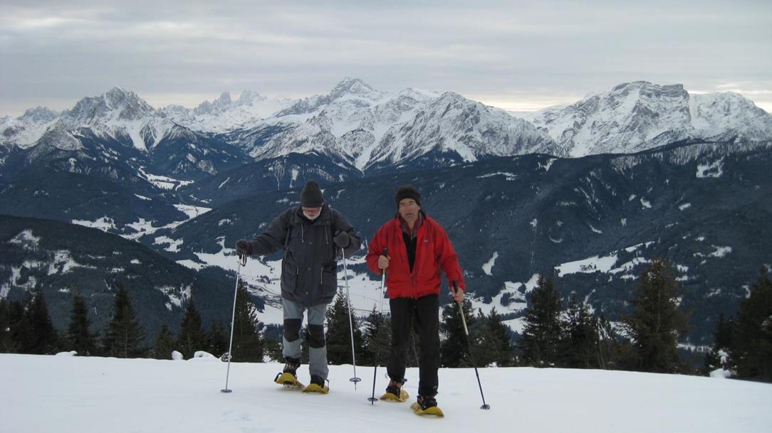 Bergwanderführer Albuin Gruber bei einer Schneeschuhwanderung