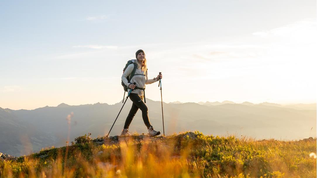 portrait-model-lena-sulzenbacher-heimkehrerkreuz-sillian-hochpustertal-osttirol-august-sommer-2024-louis-geister-01