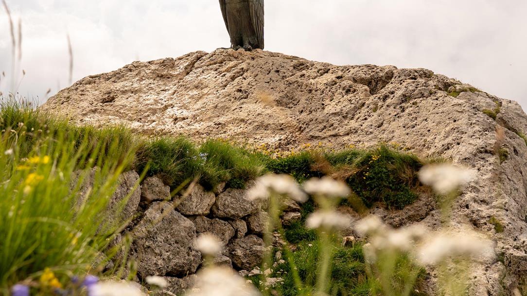 wanderung-hirzelweg-christomannos-denkmal-karerpass-rosengarten-dolomiten-suedtirol-sommer-2025-lena-sulzenbacher-01